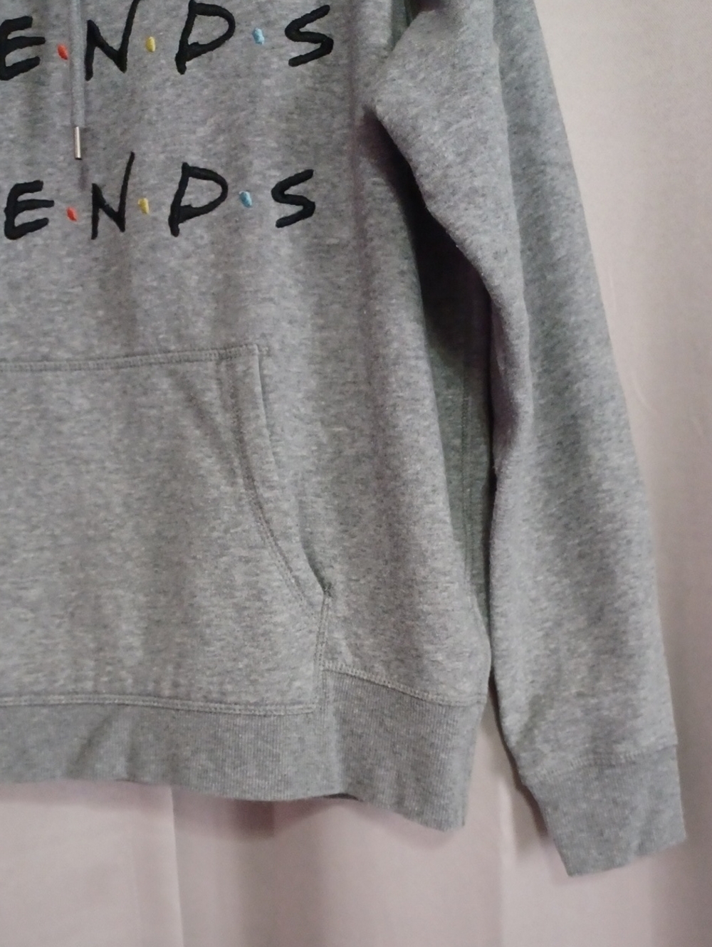 H&M × Warner Bros "Friends" TV Show Logo Hoodie Heather Gray Pouch Pocket Large - Picture 7 of 13